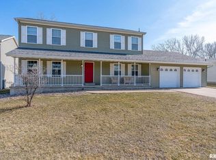 613 18th St, Silvis, IL 61282