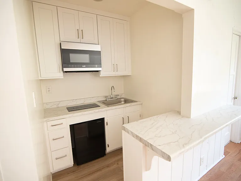 4754 Oakwood Ave #11 — Photo 1