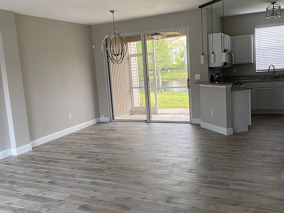 4th image of 12227 Country White Cir