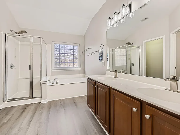 9918 Southampton Commons Dr — Photo 13