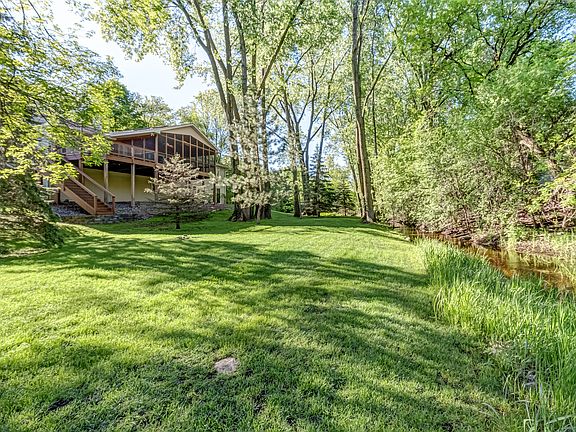 2nd image of 2708 Crestwood Cir