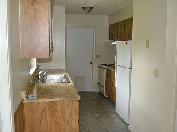 4th image of 3025 NE 42nd Pl