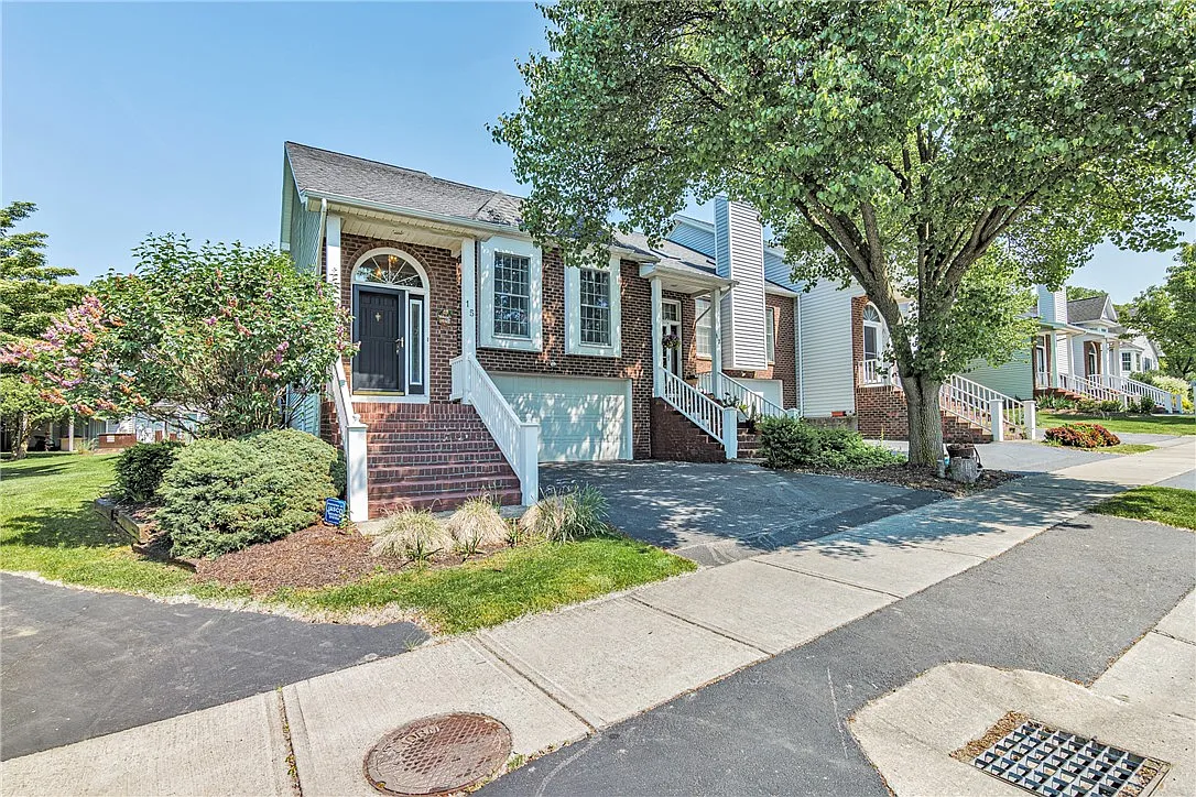 15 Glen Cove Rise photo 1