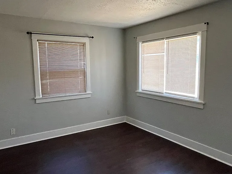 1826 Oregon Ave — Photo 10