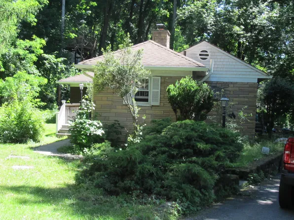 449 Long Hill Rd, Gillette, NJ 07933