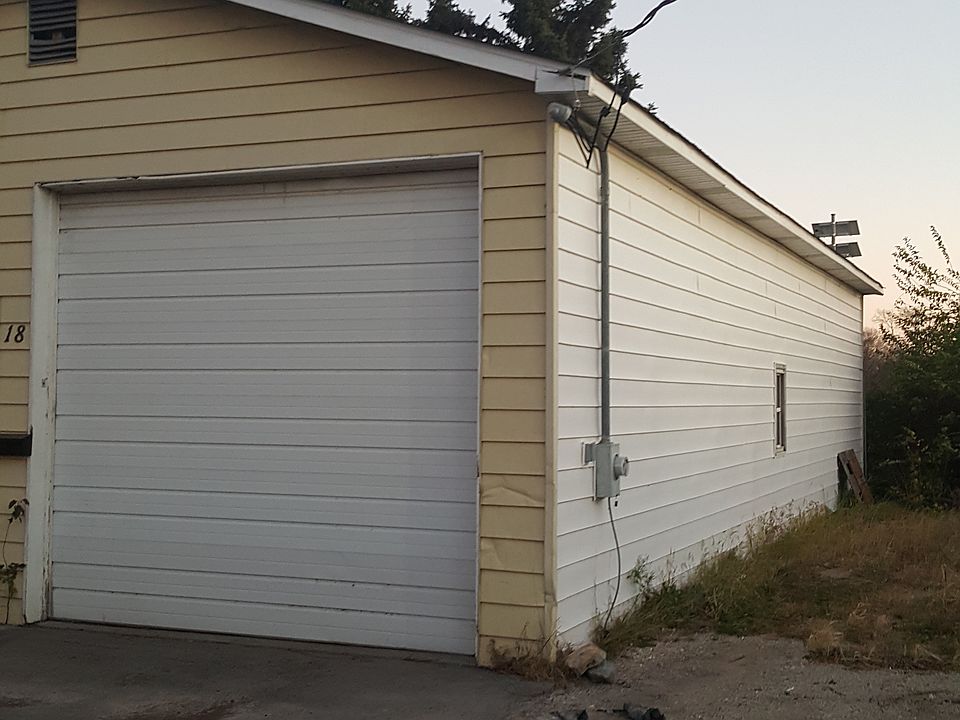 2nd image of 18 Riverview St