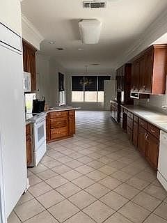 3rd image of 917 Crestwood Dr