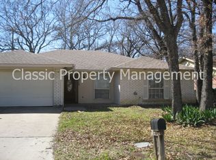 2512 Holt Rd, Arlington, TX 76006