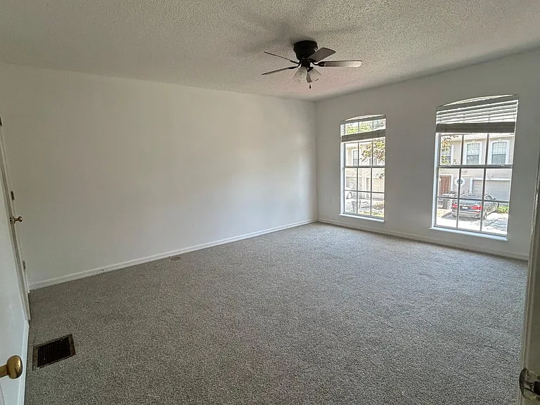 9958 Ashburn Lake Dr — Photo 3