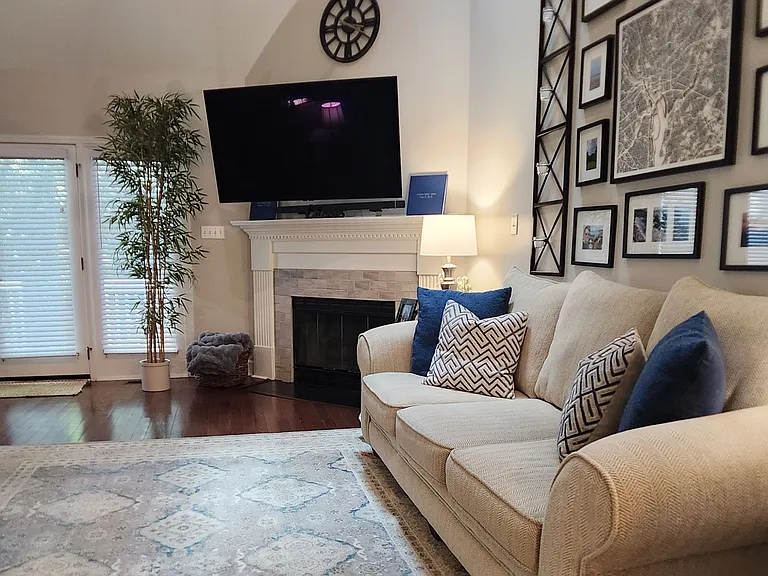 3836 Carnegie Ln — Photo 2