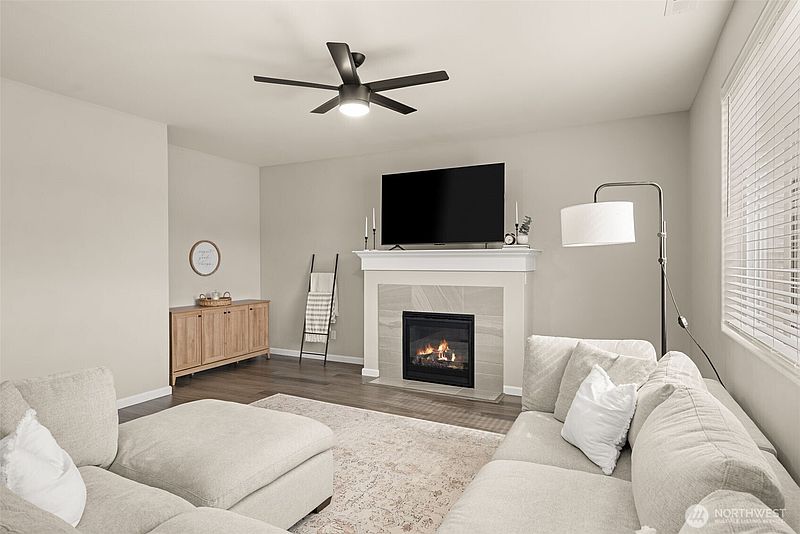 4th image of 924 Livernash Street