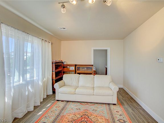 2nd image of 533 Date St