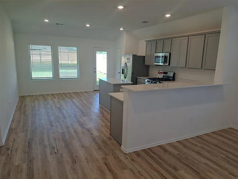 124 Southern Red Oak Ln — Photo 4