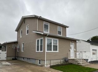 10 Pine St, Lodi, NJ