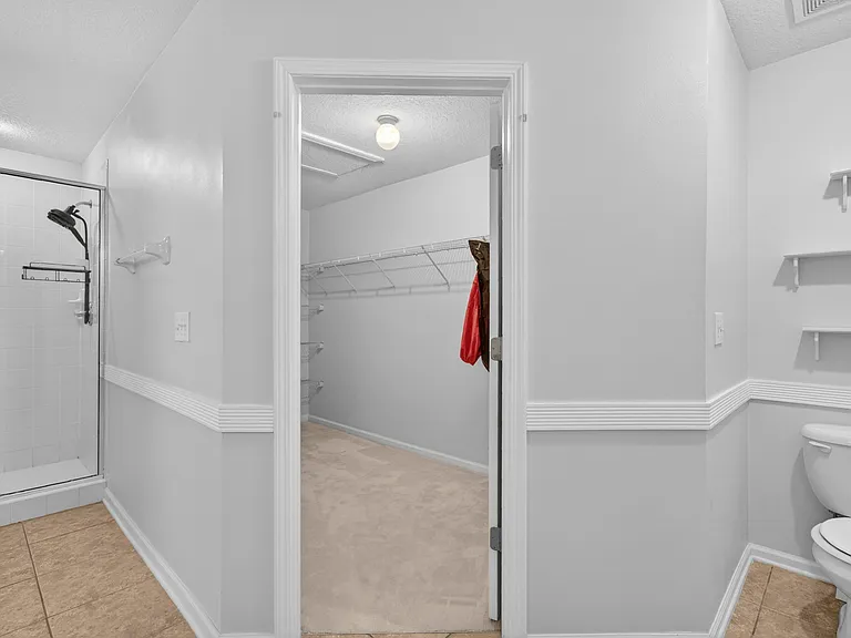 112 Kildrummy Ct — Photo 40