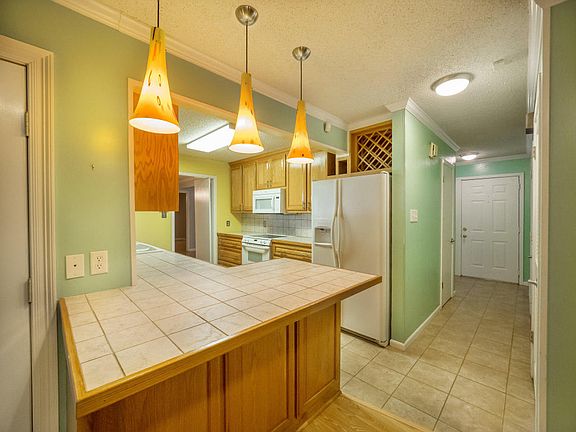 3rd image of 106 Bullock Dr