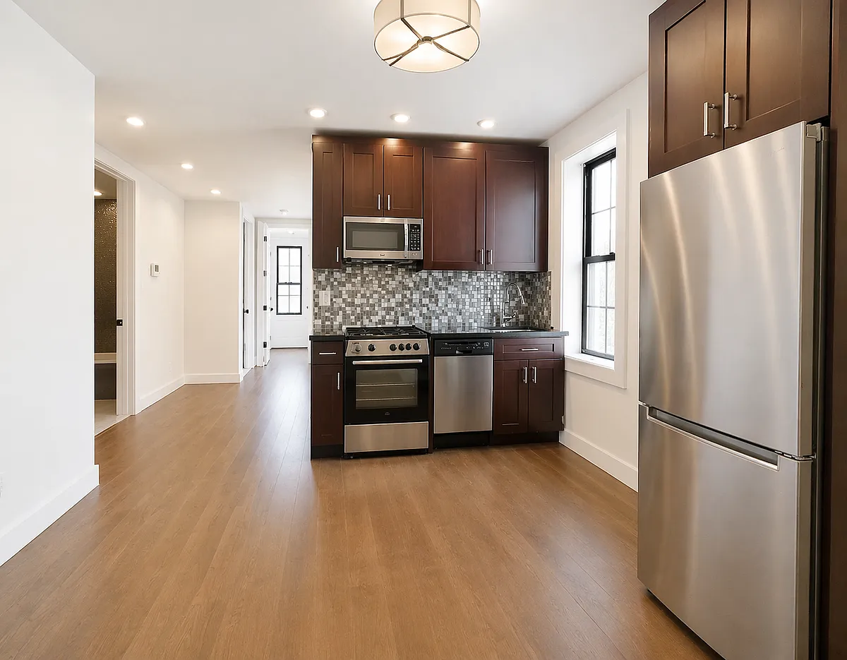 Building Photo - 67-04 60th St #1E