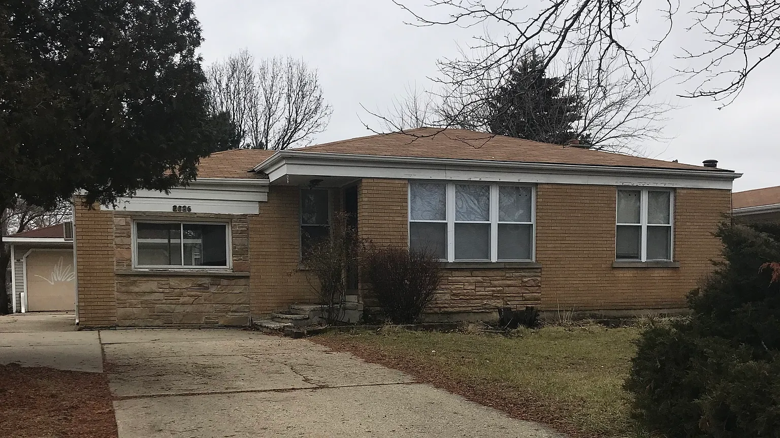 2626 Louis St photo 1