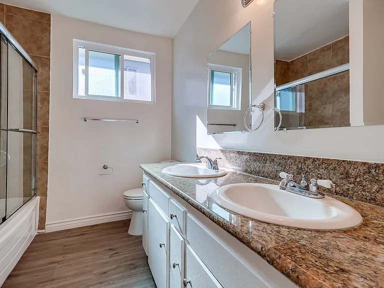 4045 Stevely Ave — Photo 3