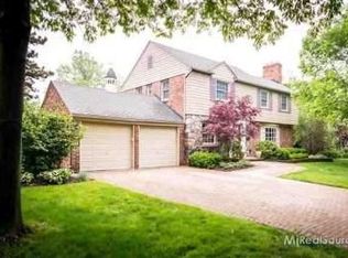 56 Hawthorne Rd, Grosse Pointe Shores, MI 48236