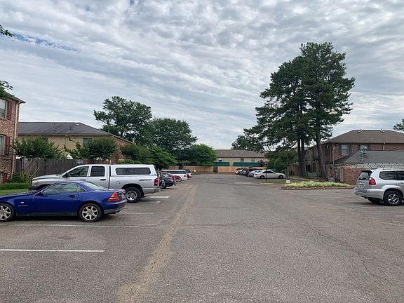 5th image of 1204 Chamberlain Dr APT 18