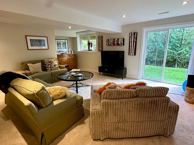 8 Robbie Way — Photo 9