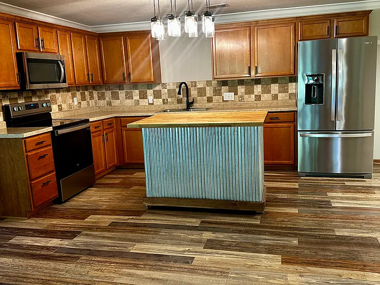 8100 E Mount Hope Rd — Photo 5