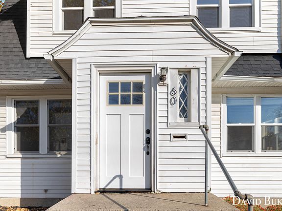 3rd image of 60 Fuller Ave NE