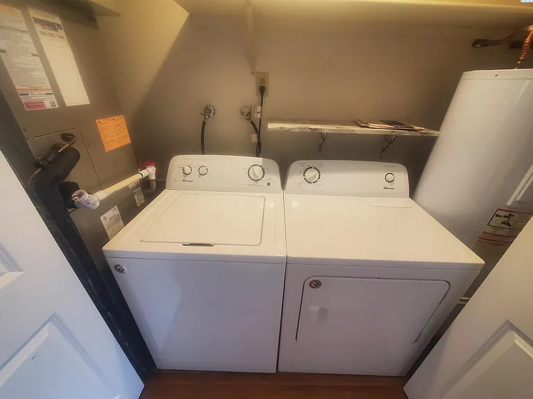 2419 W Grand Ronde Ave #D — Photo 8