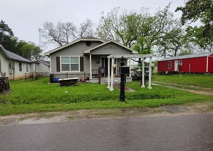 1st image of 704 Texas Ave