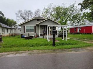 704 Texas Ave, Boling, TX 77420