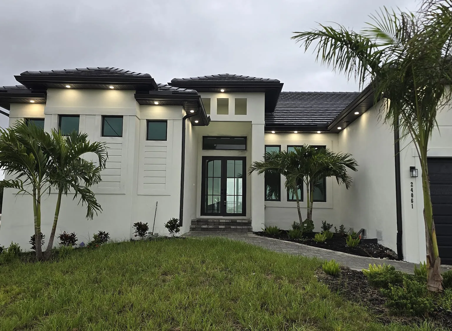 4 bed, 2427 sqft, $3,900 — Photo 2