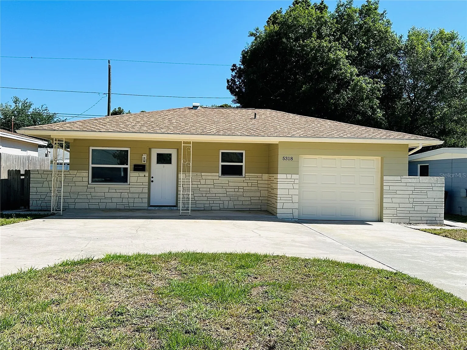 2 bed, 805 sqft, $2,200 — Photo 1