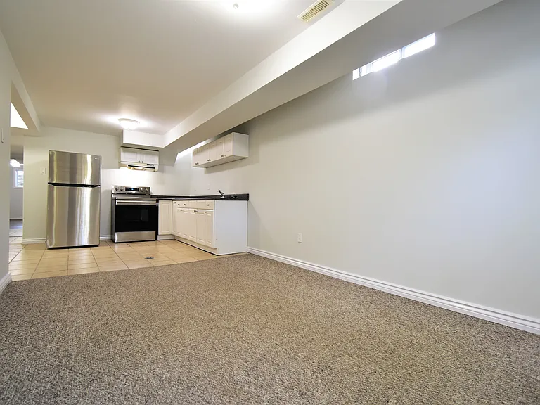 19 A College Cres #BASEMENT — Photo 10