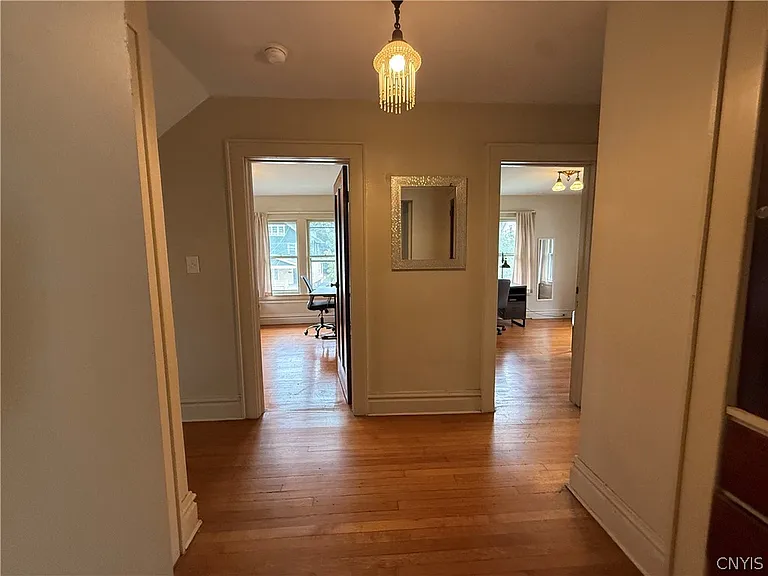 936 Lancaster Ave — Photo 29