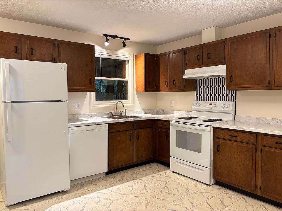 1st image of 65 6th St #3