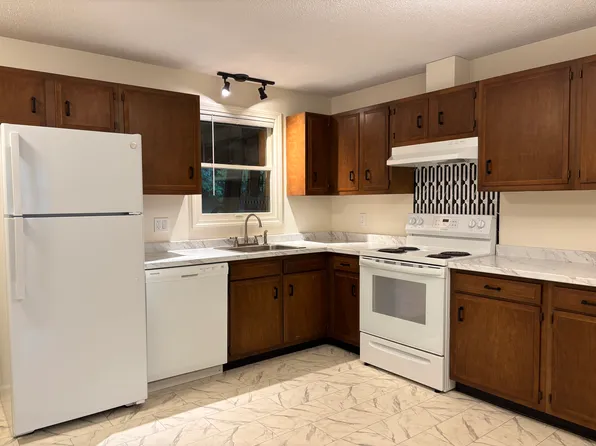 65 6th St #3, Dover, NH 03820