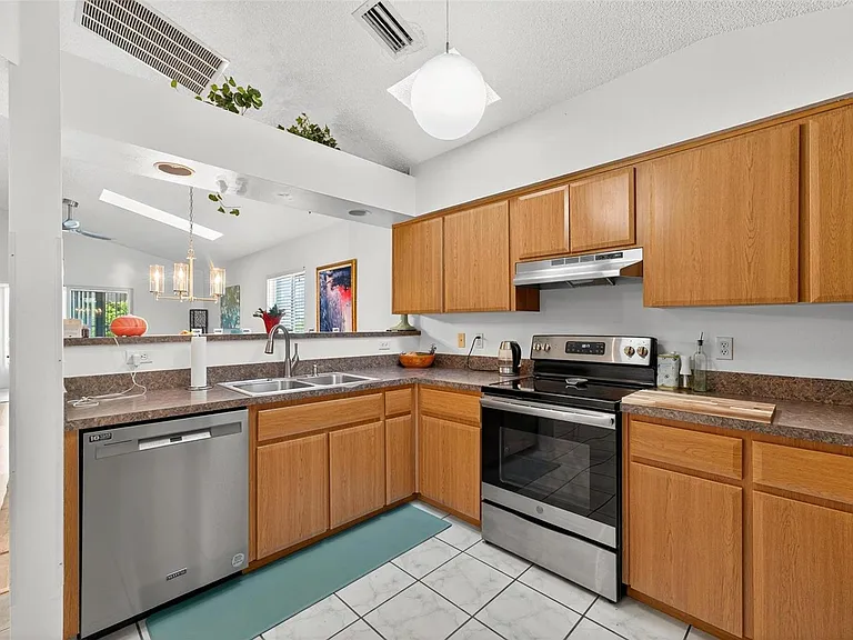 2048 NW 50th Ave — Photo 15