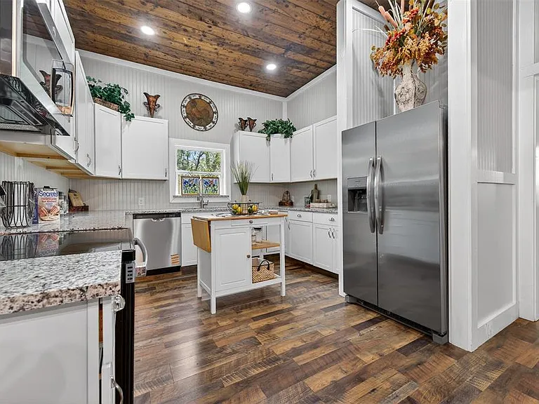 909 N Howard St — Photo 14