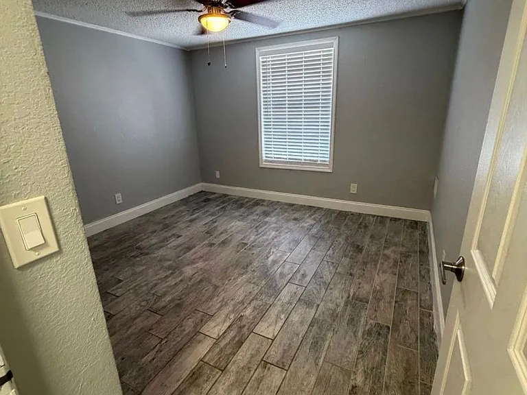 Strawberry Place Apartments — Photo 19