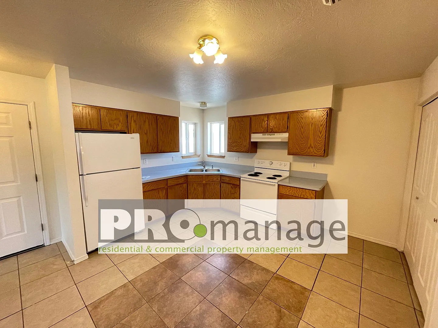 3 Bed, 1 Bath Apartment w/ 1-Car Garage - Idaho Falls — Photo 4
