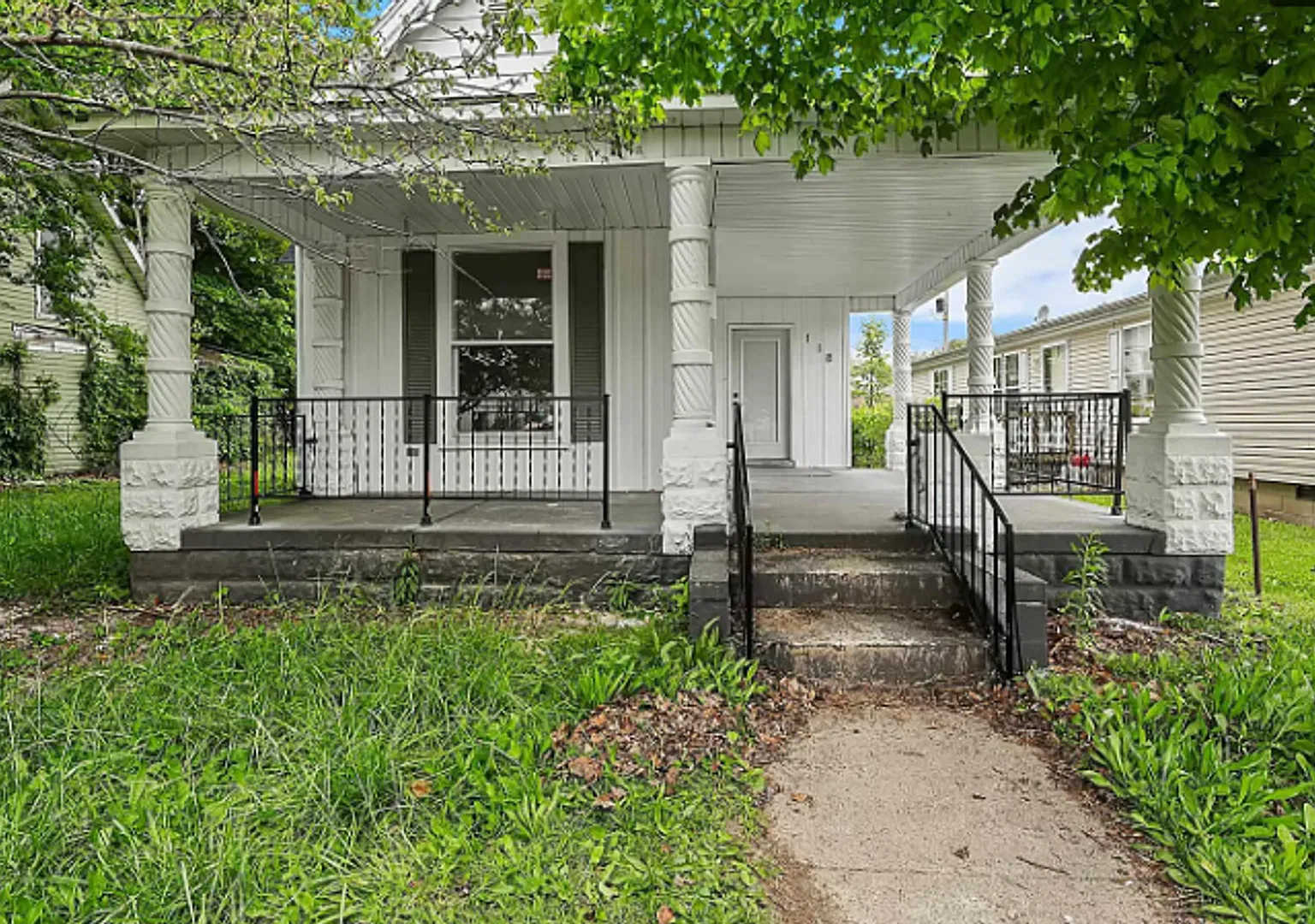 Fully Remodeled 3 Bedroom Windfall Home! — Photo 1