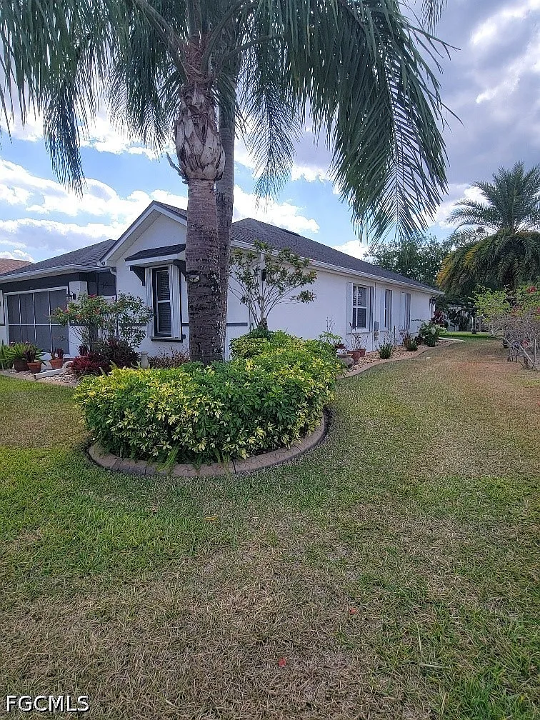 3 bed, 2.0 bath, 1888 sqft, $1,900 — Photo 2