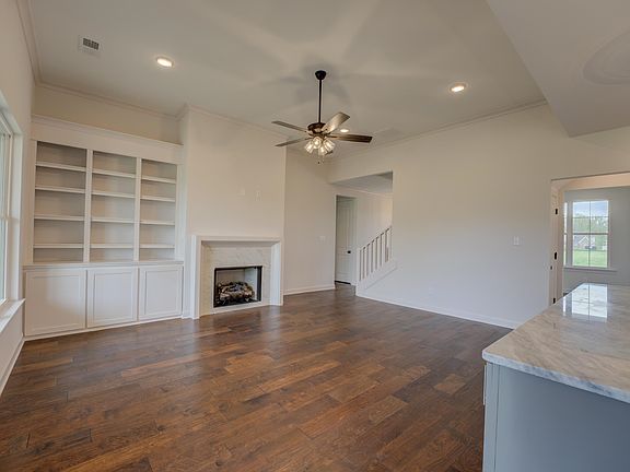 4th image of 405 Marrietta Dr