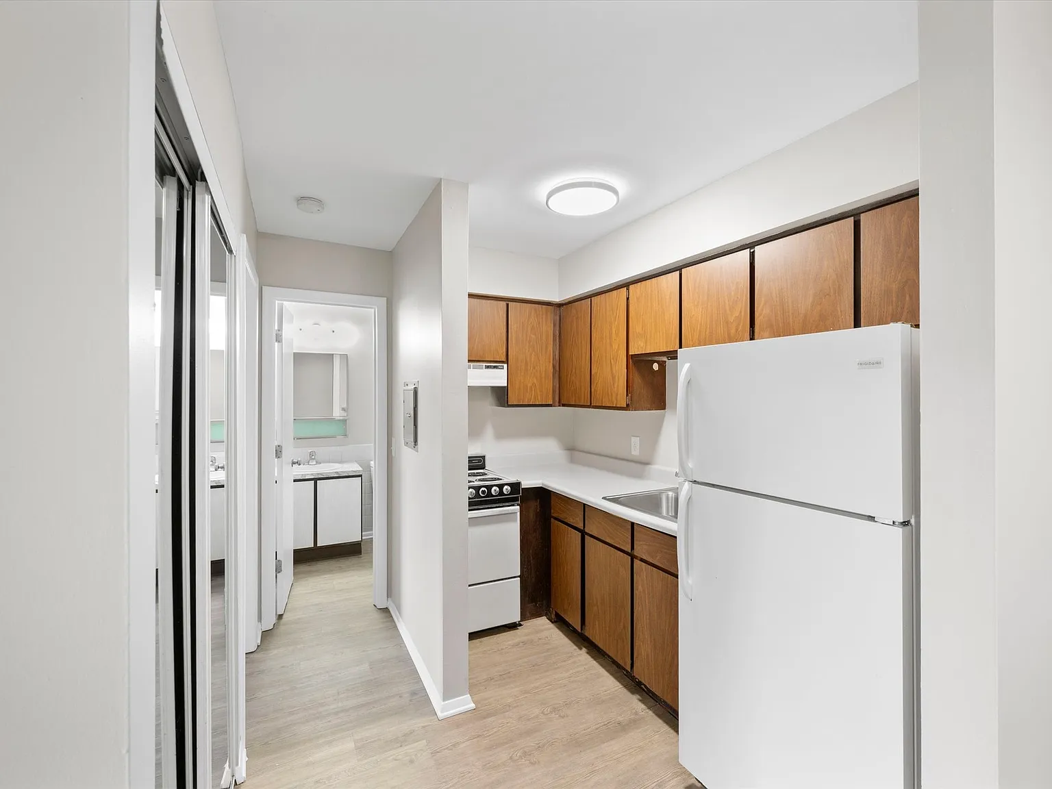 Toledo Circle Apartments — Photo 2