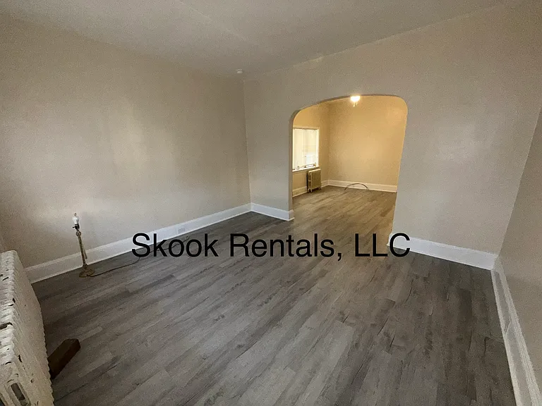 412 Carbon St — Photo 2