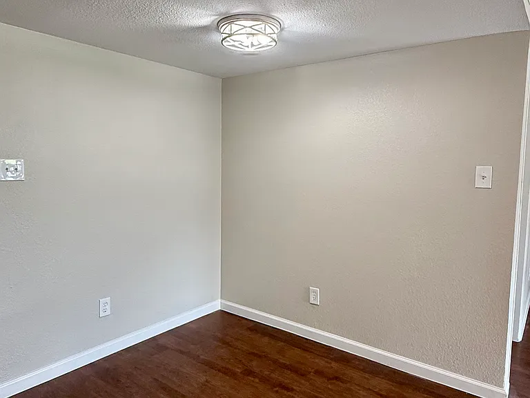 435 Clear Creek Ln — Photo 7