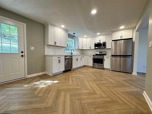 5th image of 1174 Sunset Dr