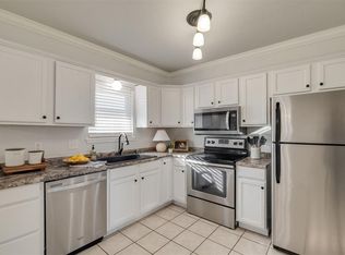 624 SW 7th St, Moore, OK 73160