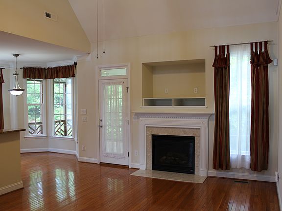 Family room w/ fireplace